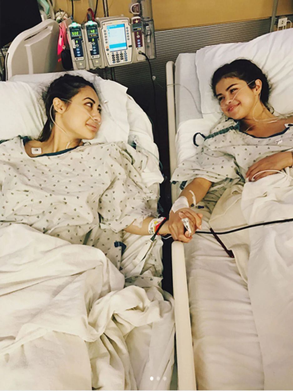 Francia Raísa doou um rim para ajudar tratamento de Selena Gomez contra o lúpus em 2017.