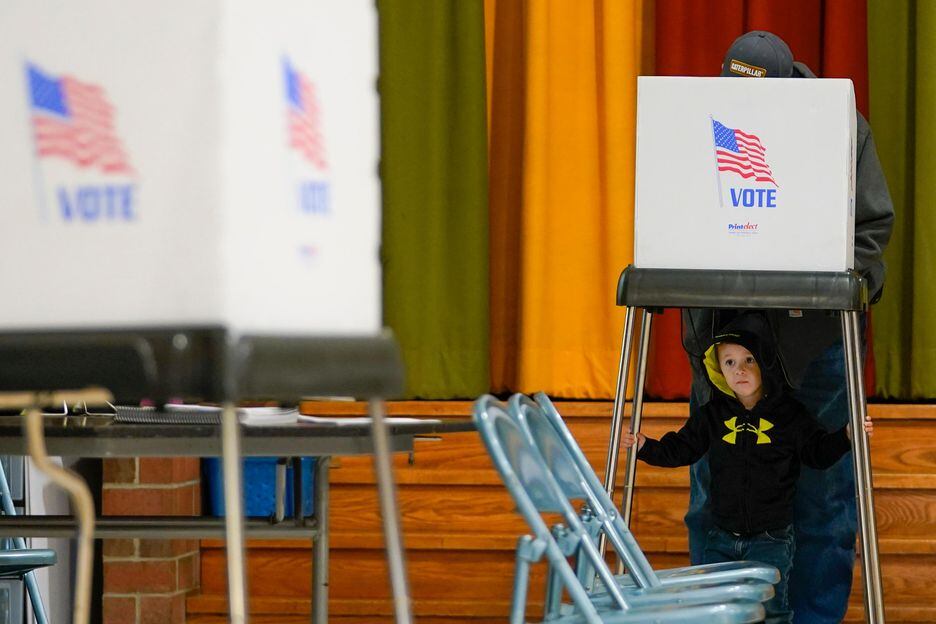 Eleitores americanos rejeitaram candidatos extremistas apoiados em discursos de negacionismo eleitoral.