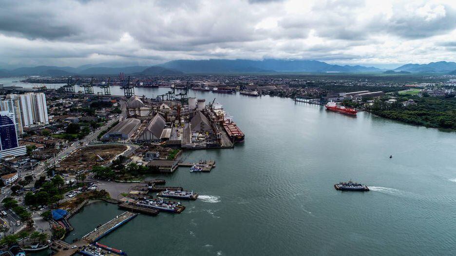 O novo gestor privado do porto de Santos terá de assumir a construção de um túnel submerso que vai ligar as cidades de Santos e Guarujá