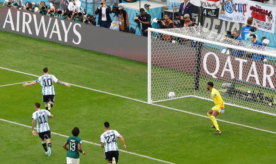 Apesar da derrota, Lionel Messi marcou um gol de pênalti na partida contra a Arábia Saudita.