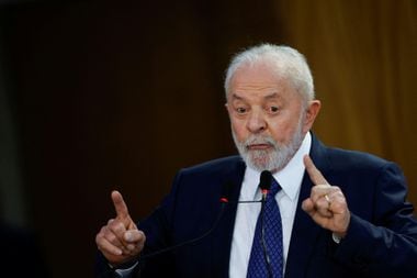 Lula discursa durante cerimônia em que anunciou investimentos de bancos públicos nos Estados em 12 de dezembro
