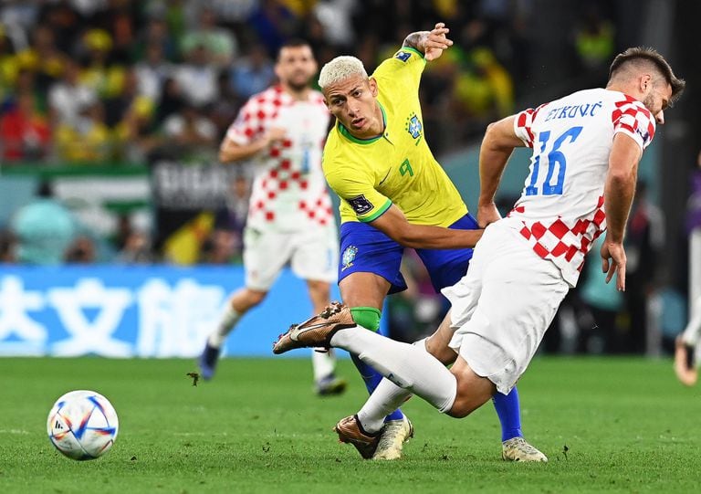 Apesar da eliminação para a Croácia nas quartas de final, Brasil manteve a liderança do ranking da Fifa. 