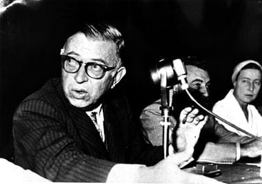 O escritor e filósofo Jean-Paul Sartre nos anos 1960