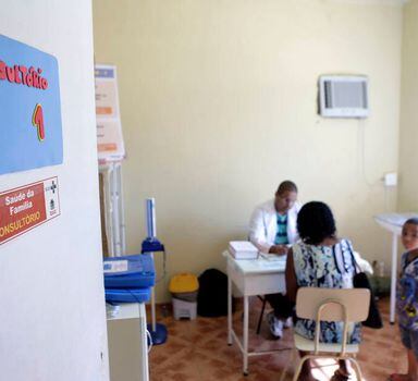 O programa Mais Médicos tem 18.240 profissionais - sendo 8.332 cubanos, segundo o governo brasileiro