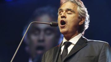 O tenor italiano Andrea Bocelli em apresentação em Hamburgo, na Alemanha. Foto:  EFE/Ulrich Perrey