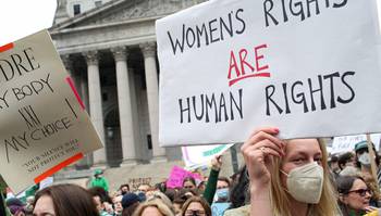 Decisão da Suprema Corte dos EUA afetará leis sobre aborto pelo mundo