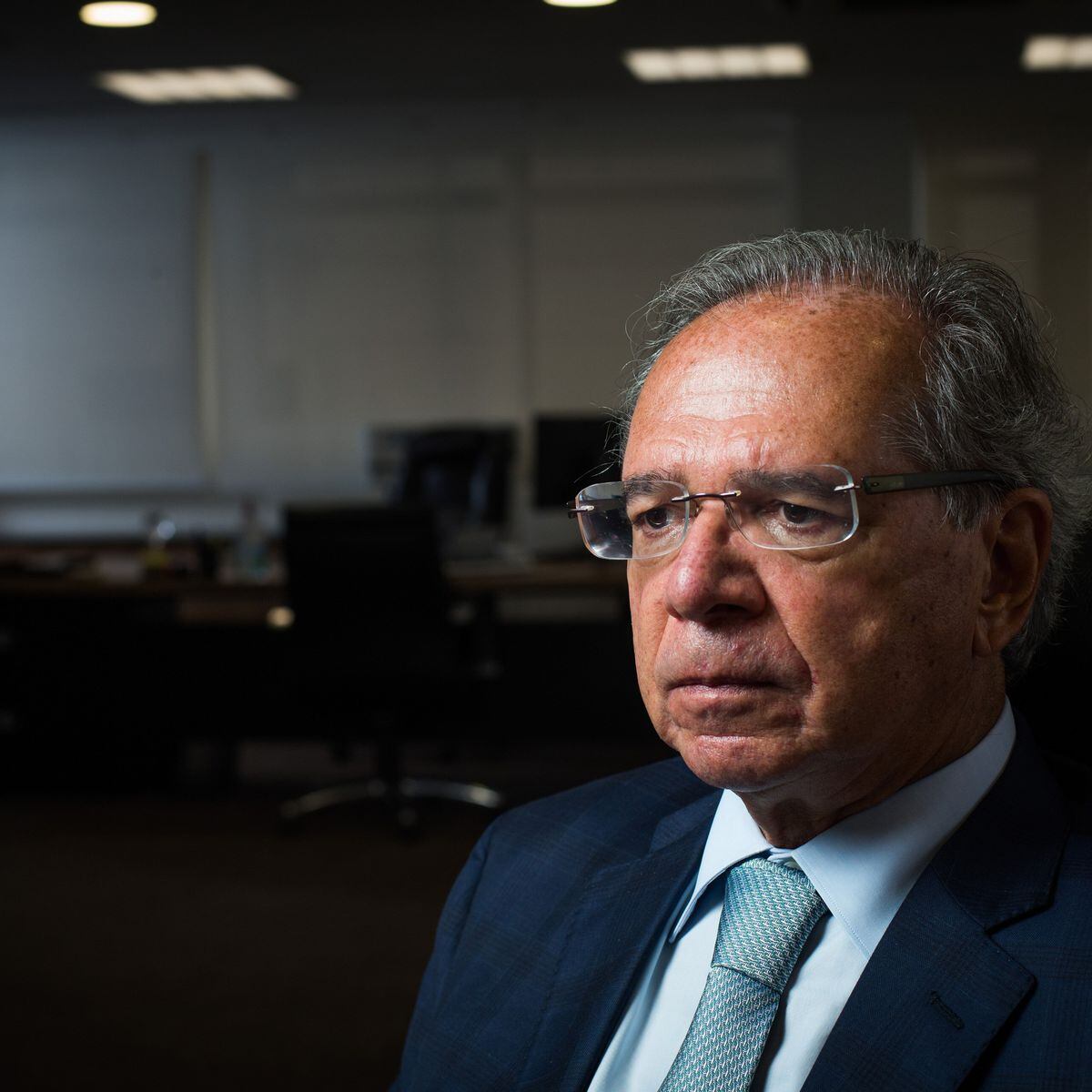 Fake: Paulo Guedes propôs corte de salário e aposentadorias