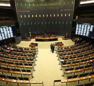 Plenário da Câmara dos Deputados; proposta que reformula Código Legal de Mineração pode ser votada nesta segunda-feira.