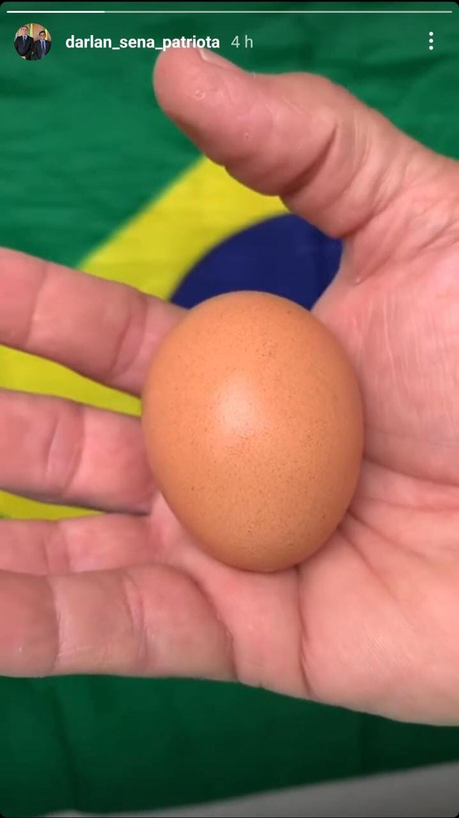 ReproduÃ§Ã£o de rede social de Darlan Sena, de trecho de vÃ­deo em que ele quebra um ovo e faz referÃªncia a Alexandre de Moraes.