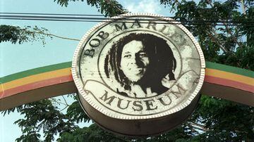 Foto de Bob Marley em logotipo do Bob Marley Museum, na Jamaica, em novembro de 1997.