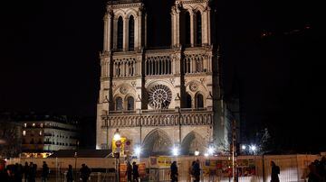 Pela primeira vez em 200 anos, a catedral de Notre Dame não recebeu os festejos de Natal. Foto: AP Photo/Thibault Camus