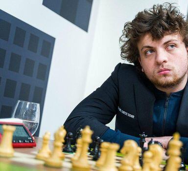 Escândalo no xadrez: campeão mundial reforça acusação de trapaça