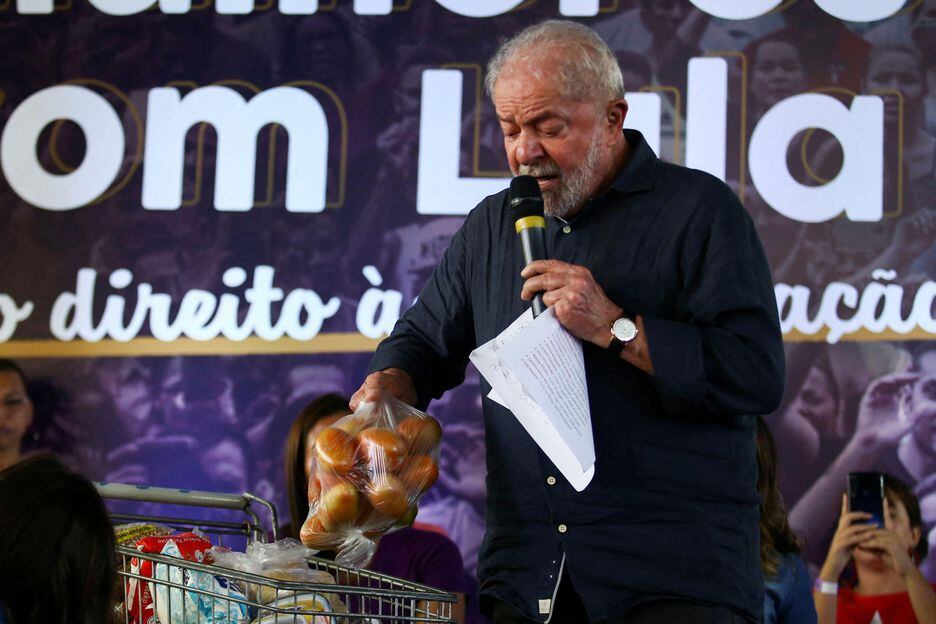 Lula fala em evento em Brasilândia no final de abril. Ex-presidente segue na liderança da corrida eleitoral, com 44% das intenções de voto, mostra pesquisa Ipespe.