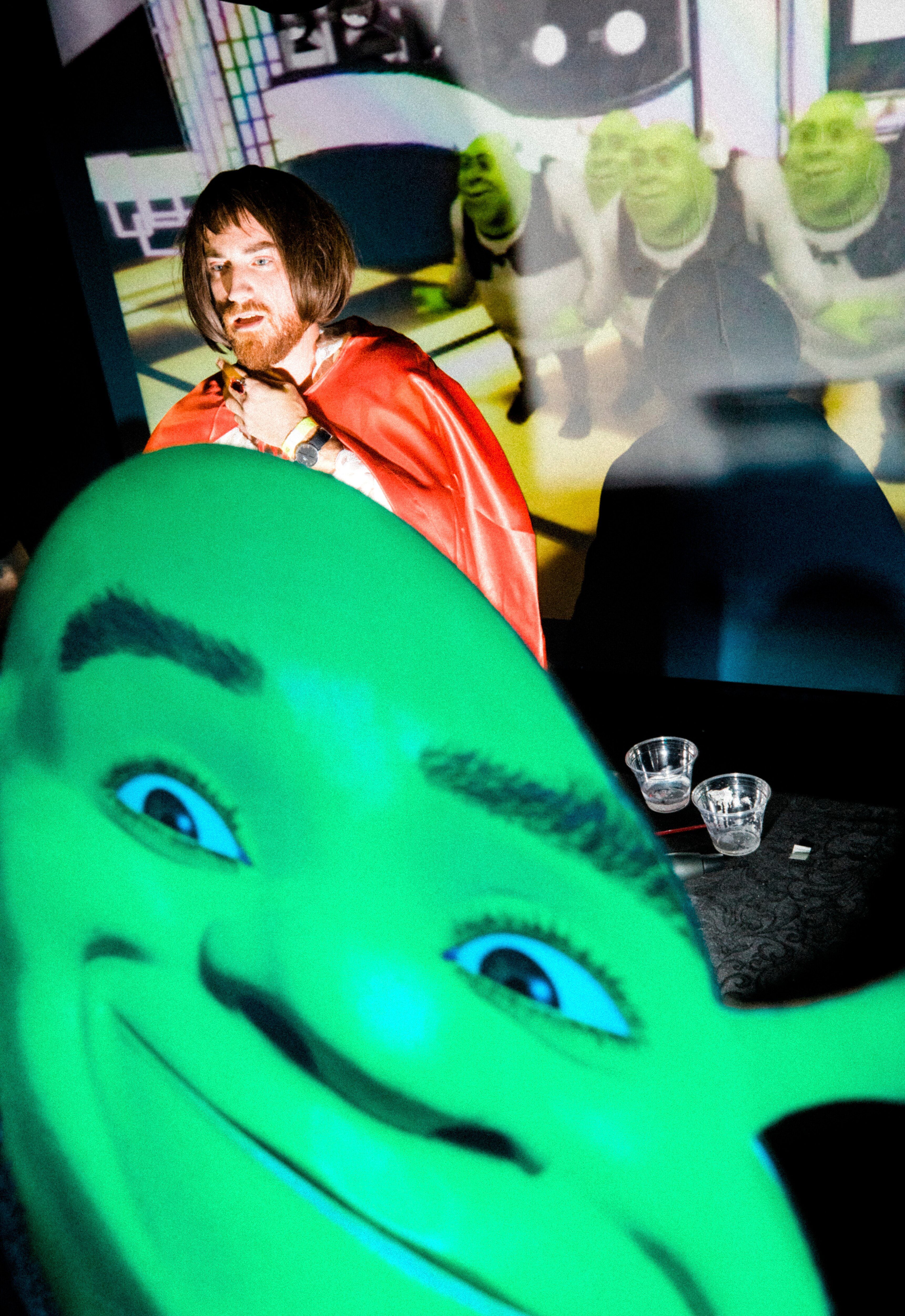 Rave do Shrek' leva o pântano da animação ao Brooklyn de Nova York - Estadão