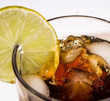 Alto consumo de bebidas açucaradas, como refrigerantes, é prejudicial à saúde