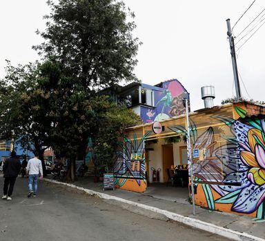 Vila Madalena ganha novos restaurantes na pandemia, enquanto boemia tenta resistir