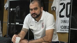 Danilo vai treinar interinamente o Corinthians no dérbi