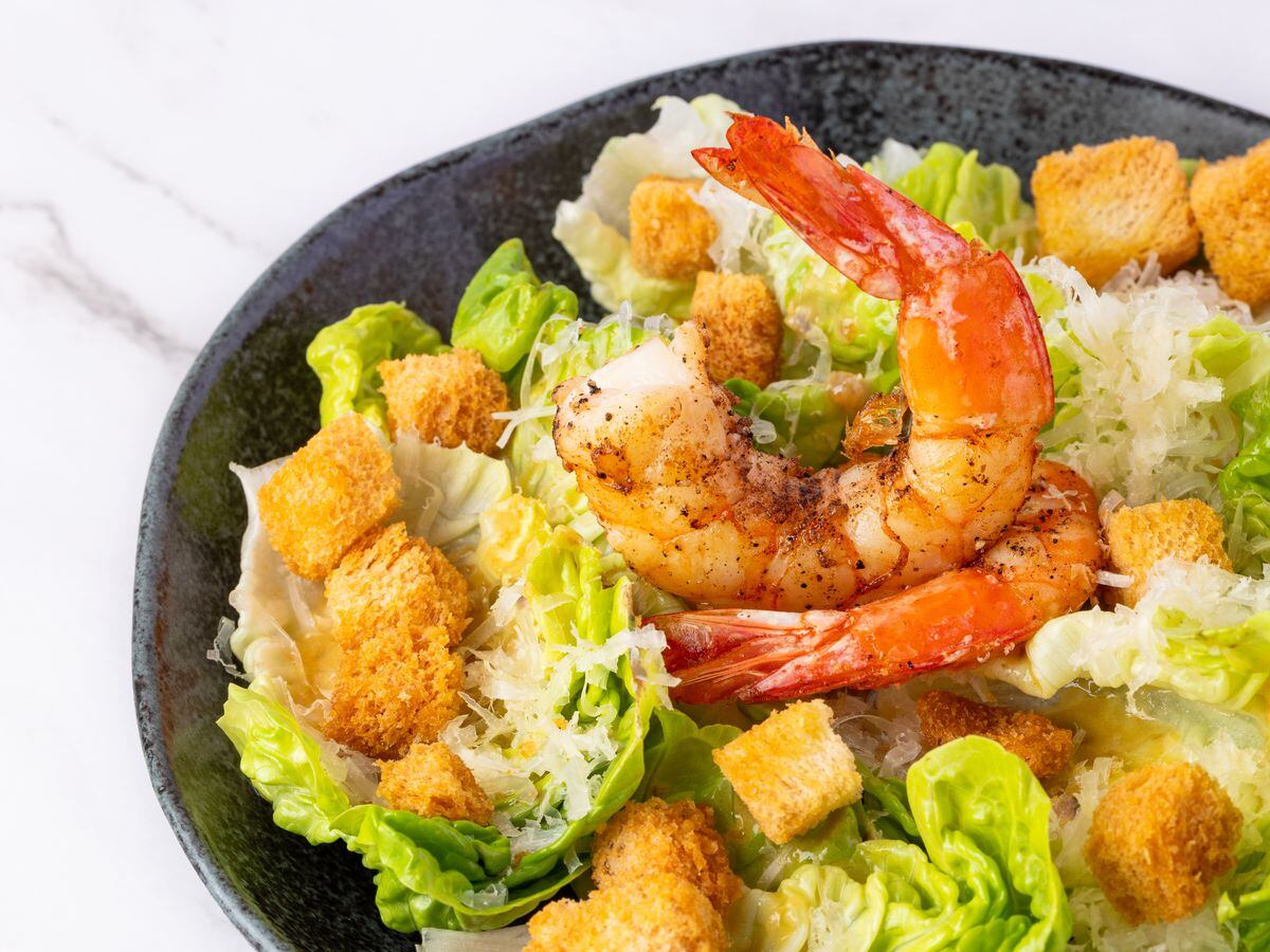 Cheesehouse - 🙌 Um bom almoço executivo já te faz se apaixonar pela  entrada! ⠀ Essa é a nossa deliciosa salada Caesar, alface americana,  rúcula, tomate cereja, corutos, parmesão e molho rancho