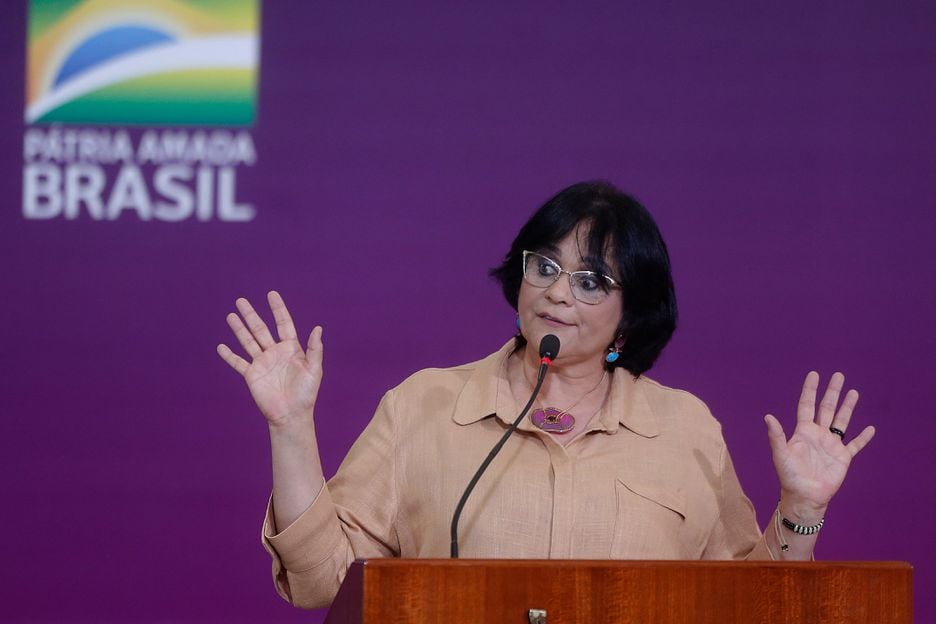 Ex-ministra do governo Bolsonaro e senadora eleita pelo DF, Damares Alves terá três dias para comprovar as denúncias que fez e que medidas tomou a respeito