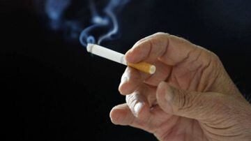 População masculina e mais velha ainda é a que mais fuma. Foto: Nilton Fukuda/Estadão