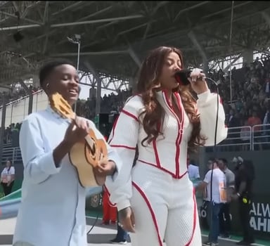 Ludmilla canta Hino Nacional no GP São Paulo da F1