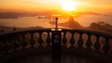 Taça da Copa do Mundo Feminino no Rio. Foto: Thais Magalh/CBF