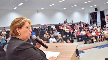 Vereadora Maria Tereza Capra fez sustentação oral durante sessão que cassou seu mandato. Foto: Divulgação/Câmara de Vereadores de São Miguel do Oeste