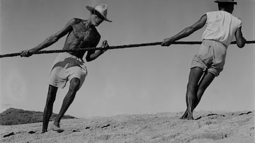 'Pescadores em Itapuã', foto de 1946 do francês Pierre Verger. Foto: Pierre Verger/Galeria Marcelo Guarnieri