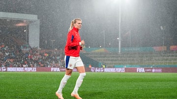 Norway's Ada Hegerberg warms up before the Women's World Cup Group A soccer match between Switzerland and Norway in Hamilton, New Zealand, Tuesday, July 25, 2023. Hegerberg was pulled out a little after the kick off. The match ended in a 0-0 draw. (AP Photo/Abbie Parr). Foto: Abbie Parr/AP Photo