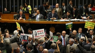 Plenário se dividiu entre gritos de 'Tchau, querida' e 'Fora Temer' durante a sessão. Foto: André Dusek/Estadão