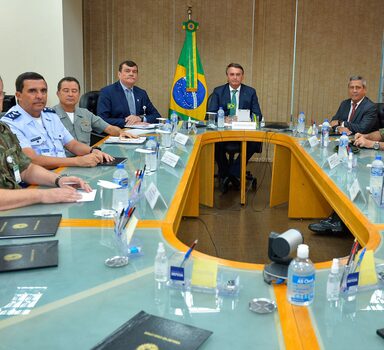 O ministro da Defesa, Paulo Sérgio de Oliveira, reuniu-se com o Presidente da República, Jair Bolsonaro, e com os Comandantes das Forças Armadas.