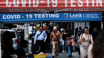 Cidade de Nova York está em alerta para a possibilidade de uma nova onda de covid-19 e tem incentivado a testagem. Foto: SPENCER PLATT/AFP