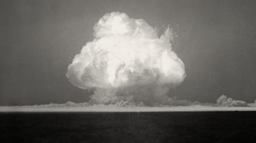 Documentário 'Ponto de Virada: A Bomba e a Guerra Fria' parte dos acontecimentos da Segunda Guerra Mundial para alertar sobre o perigo duradouro de uma guerra nuclear. Foto: Netflix/Divulgação