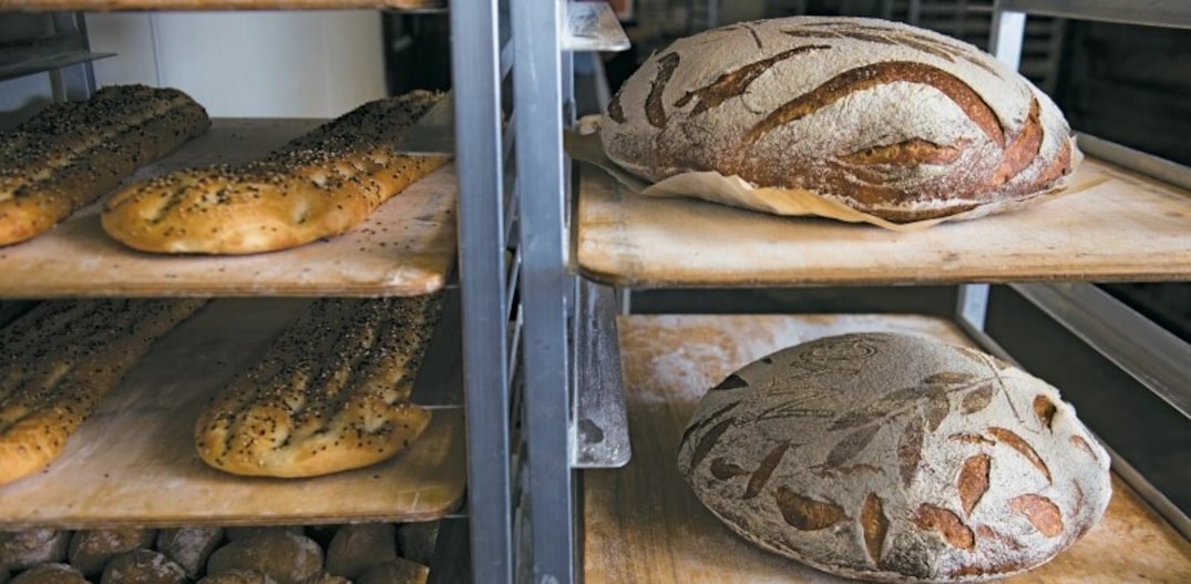 Dos fornos da Hot Bread Kitchen saem pães e histórias do mundo todo. Foto: Jennifer May|Divulgação
