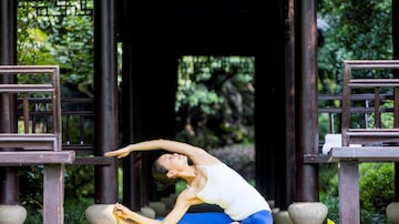 Uma boa rotina de alongamentos pode ser inspirada na ioga. Foto: Four Seasons