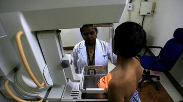 Sociedades médicas indicam a realizaram da mamografia anualmente para mulheres a partir dos 40 anos. Foto: REUTERS/Rupak De Chowdhuri