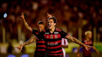 Pedro, do Flamengo, marcou três gols na vitória sobre o Bangu. Irmão do atacante foi assaltado horas depois. Foto: Marcelo Cortes/CRF