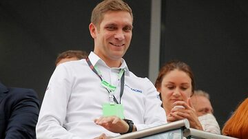 Vitaly Petrov defende posição forte da Fia em relação ao inglês Lewis Hamilton. Foto: Maxim Shemetov/Reuters