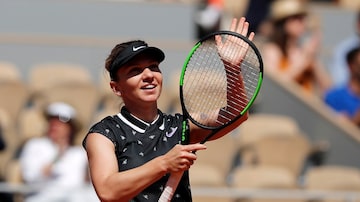 Simona Halep passa fácil porLesia Tsurenko em Roland Garros. Foto: Gonzalo Fuente/Reuters