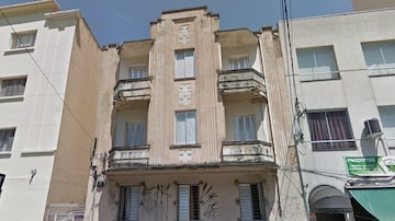 Prédio da Rua Rosa e Silva, 121, é um dos quatro edifícios art déco tombados em 2018 em Santa Cecília, na cidade de São Paulo. Foto: Reprodução/Google Street View