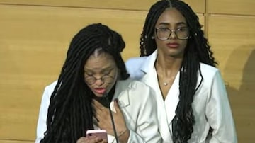 As palestrantes Naira Santa Rita e Marta Melo relataram terem sido vítimas de racismo durante o primeiro dia da Brazil Conference em Harvard. Foto: Reprodução Youtube