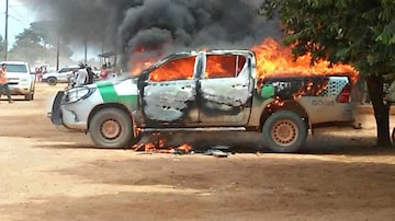 Caminhonete do Ibama foi incendiada na tarde desta terça-feira, 7, na região de Colniza, a 1.065 km de Cuiabá. Foto: Divulgação
