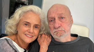 Marieta Severo e Paulo César Pereio em visita da atriz ao Retiro dos Artistas, Rio de Janeiro. Foto: Reprodução/Instagram @retirodosartistas.org.br