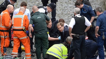 Ataque levou pânico às imediações do Parlamento britânico. Foto: Stefan Rousseau/PA via AP