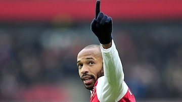 Henry fez história no ataque do Arsenal. Foto: Glyn Kirk/AFP