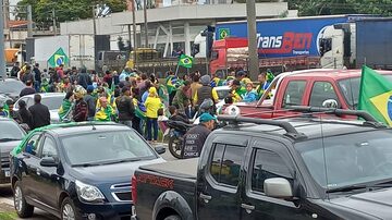 Bloqueio de bolsonaristas no km 101 rodovia Raposo Tavares, em Sorocaba. Foto: José Maria Tomazela/Estadão