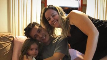 Jhean Marcell, do Br'oz, reencontra a família após internação por covid-19. Foto: Instagram/@jheanmarcell