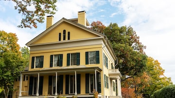 The recently restored Emily Dickinson Museum in Amherst, Mass., Oct. 10, 2022. The poetÕs house museum gets a vibrant, historically correct makeover, underlining that she was not just a reclusive woman in white. (Jillian Freyer/The New York Times). Foto: Jillian Freyer/The New York Times