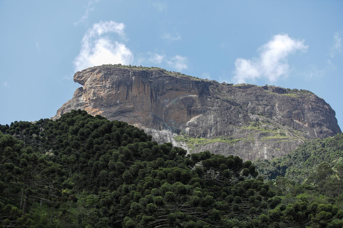 Pedra do Baú é um dos pontos turísticos mais famosos da cidade
