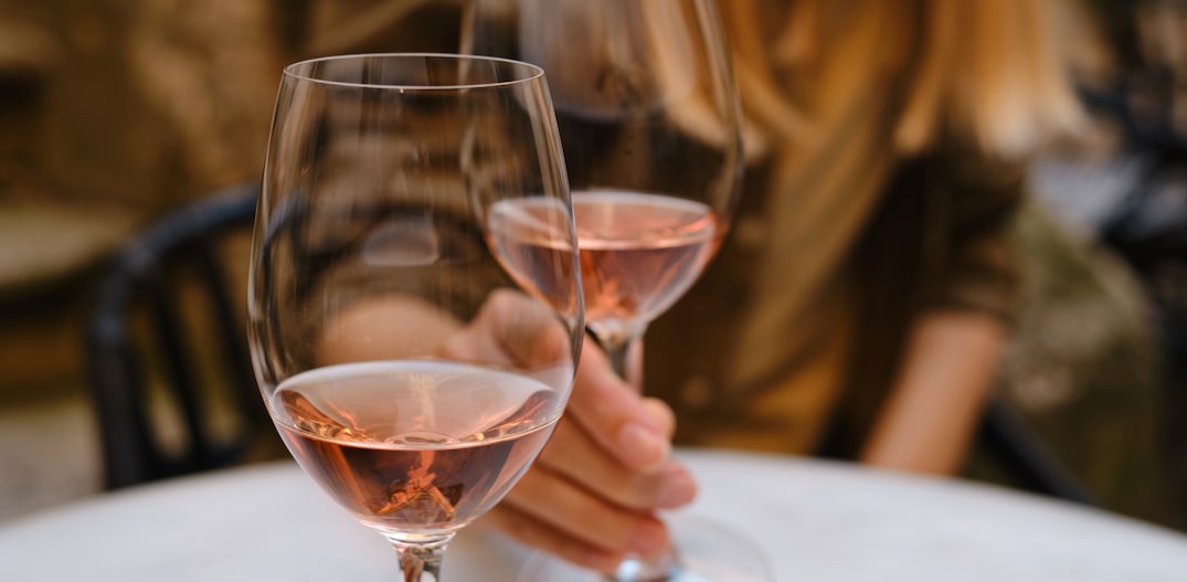 Vinho Rosé. Foto: Luliia Pilipeichenko/ Adobe Stock Vinho Rosé. Foto: Luliia Pilipeichenko/ Adobe Stock